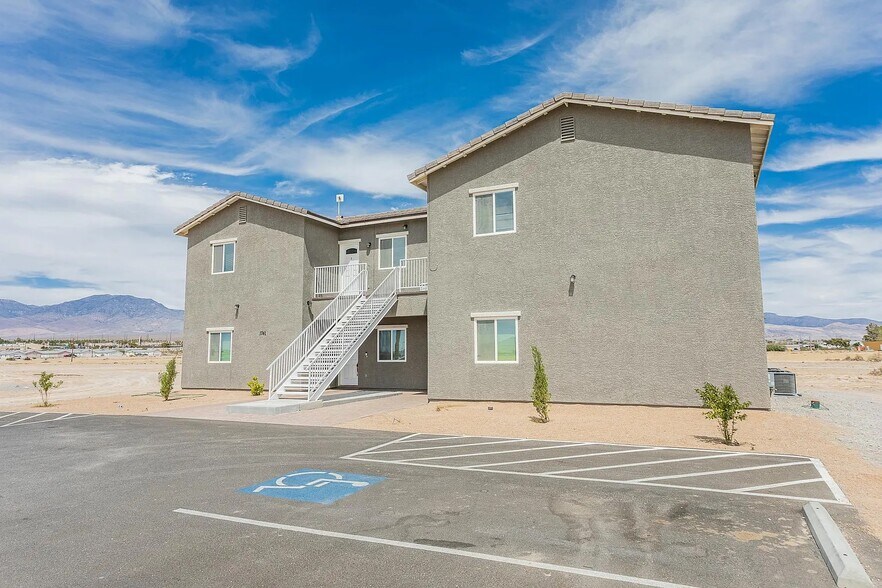 Building Photo - 1741 S Dandelion St