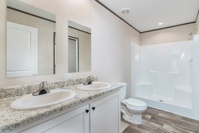 Building Photo - Huge 5 Bedroom 3 Bathroom Hastings Home Located w/ 1 Acre