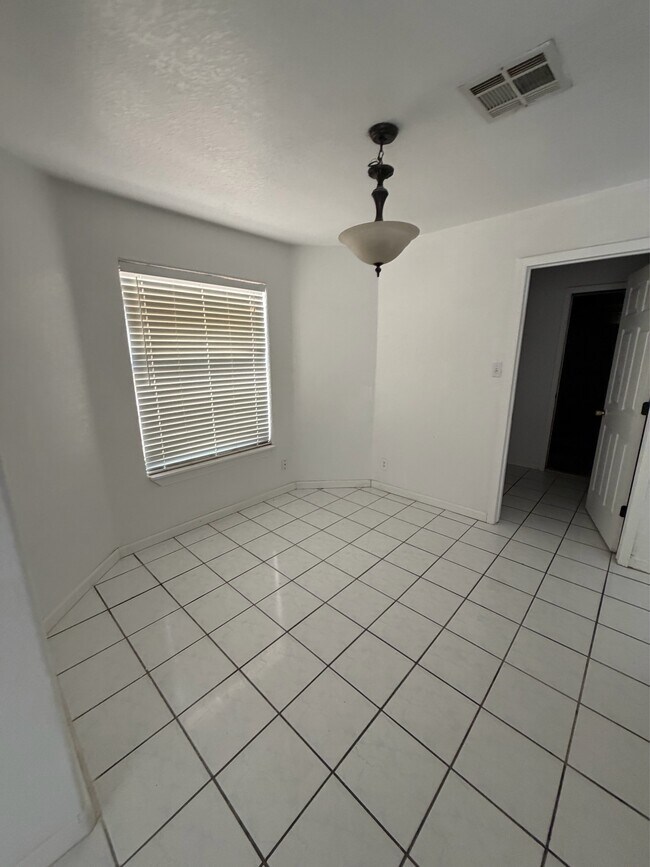 Building Photo - 12741 Bunyan Way