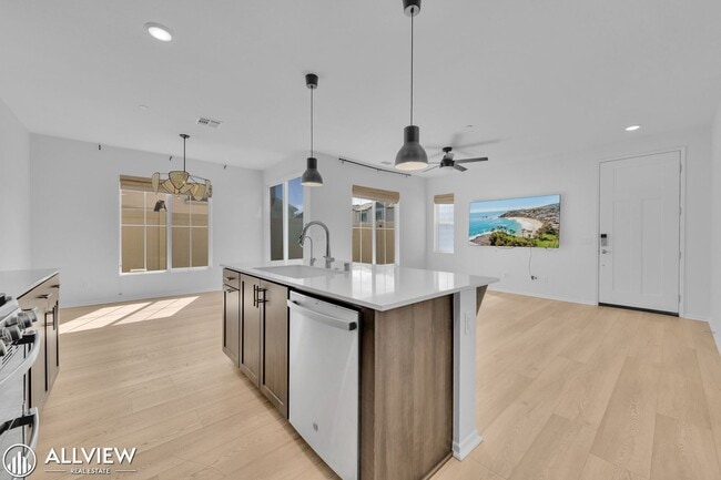 Building Photo - Bright 4-Bed, 2.5-Bath Home in Fallbrook’s Citro Community