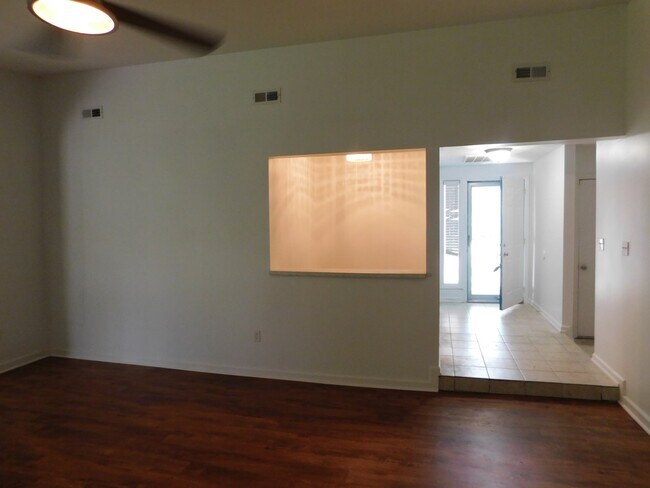 Building Photo - 3bd 2ba home in Mt. Pleasant