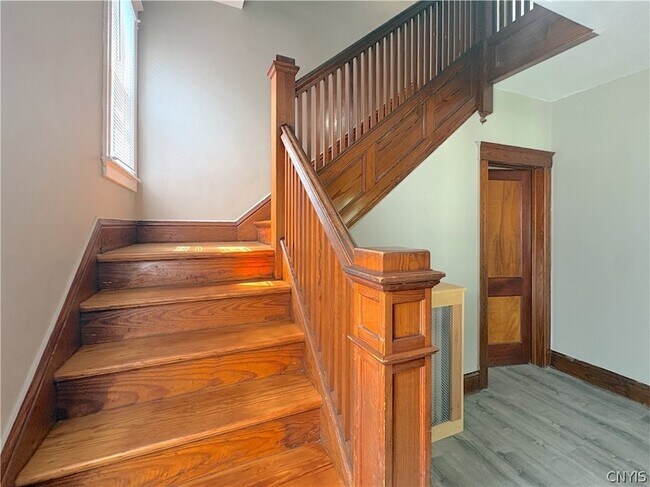 Building Photo - 3565 Oneida St