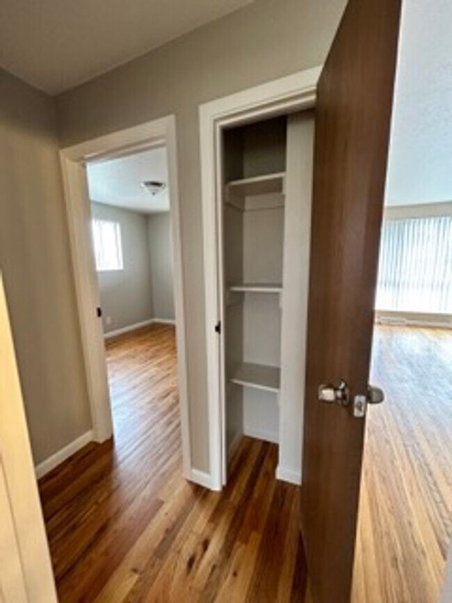 Building Photo - ** Move in Special** Spacious 3 bedroom, 1 bath Lakewood duplex with fenced in backyard available!