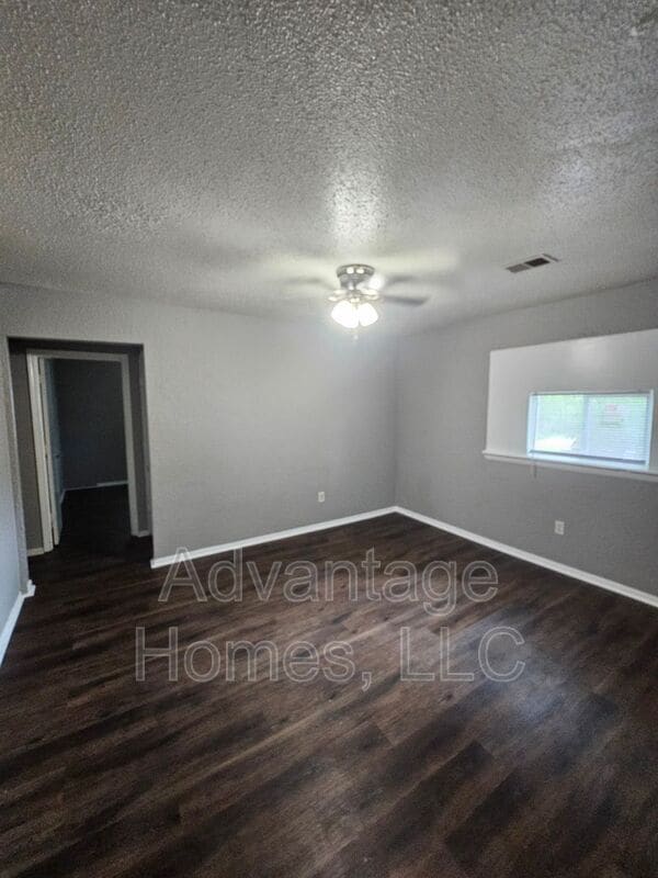 Building Photo - 711 N 70th St