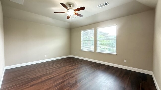 Building Photo - 1001 Perennial Ln
