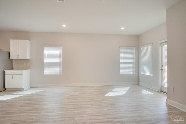 Building Photo - 8422 Riverstone Dr