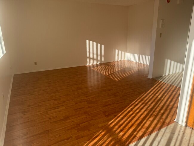 Building Photo - 727 S Alma St