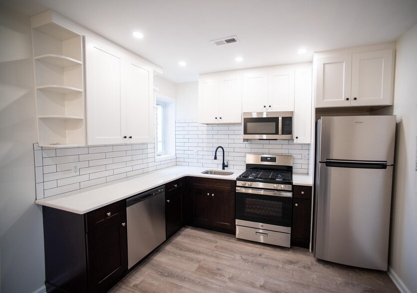 Building Photo - 2049 Snyder Ave