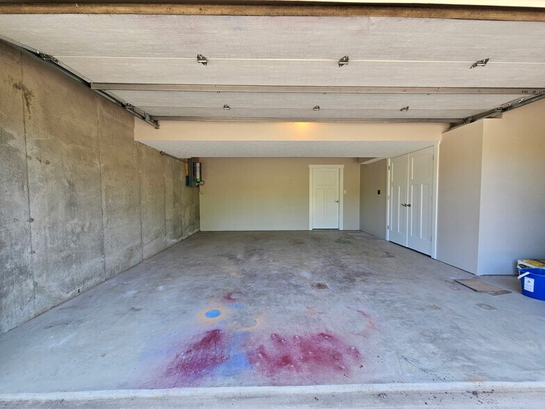 Building Photo - 110 Edward Dr
