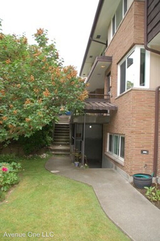 Primary Photo - 2333 NE 55th St
