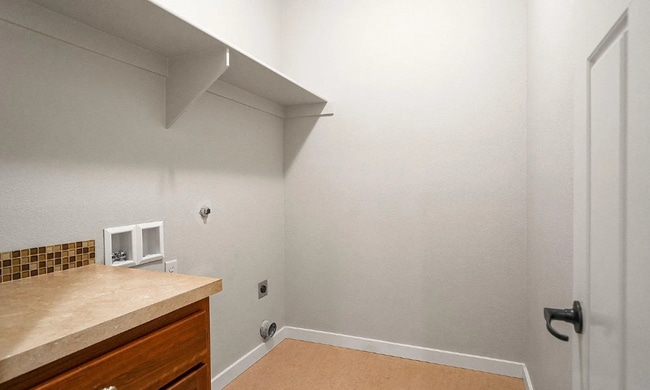 Building Photo - Beautiful and Spacious Single Family Condo in Fantastic NE Salem Location