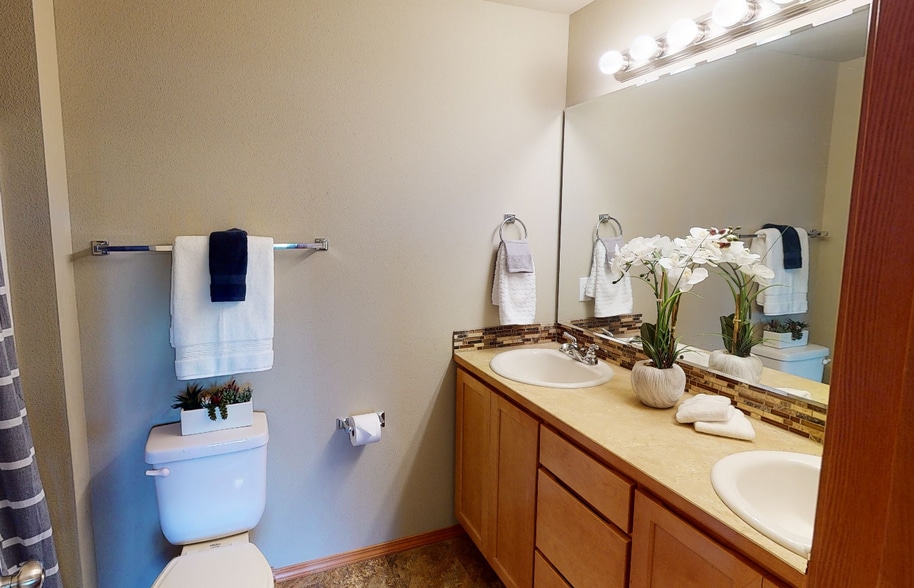 Building Photo - 176 N Township St