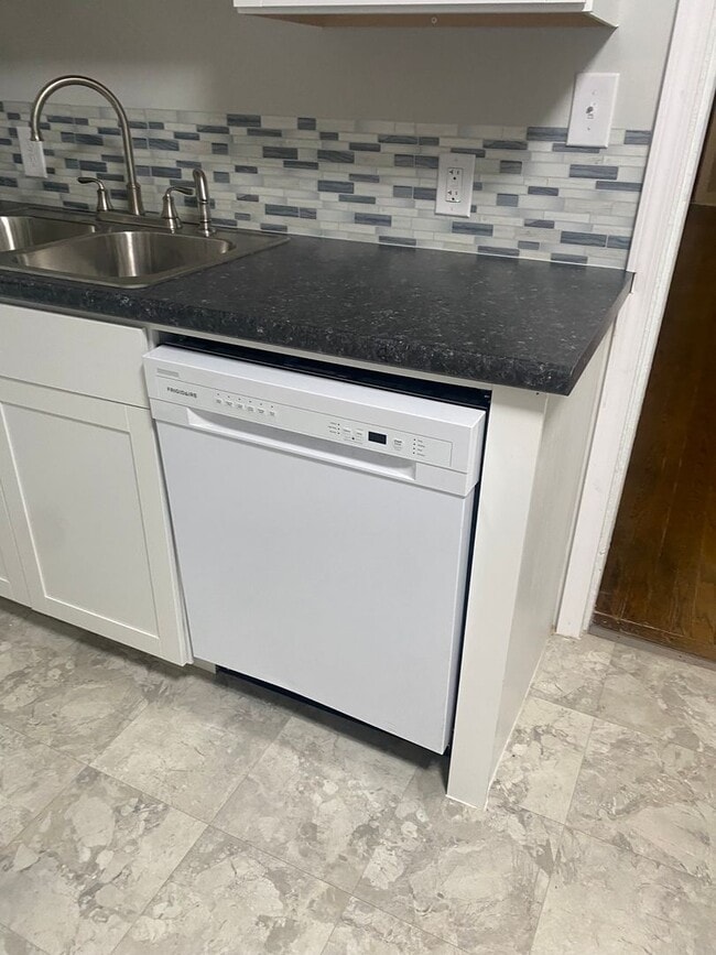 Building Photo - 625-627 S 10th Street