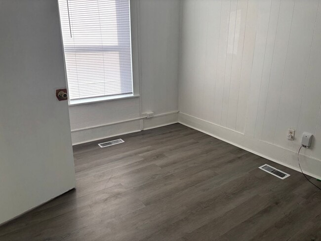 Building Photo - Peaceful Living: 2-Bed Home with Spacious Backyard