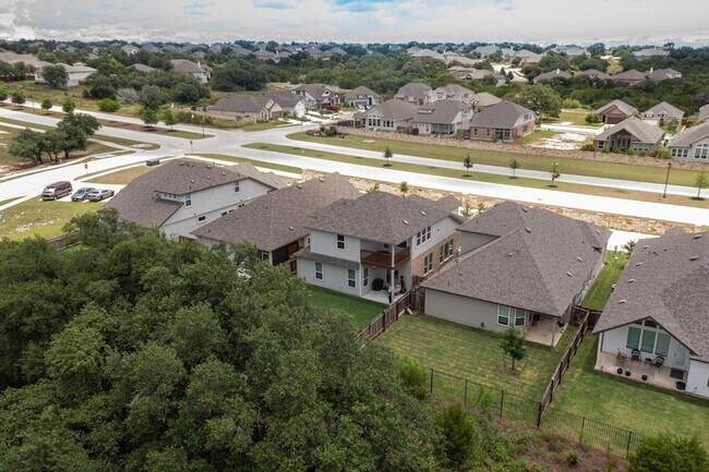 Building Photo - 1008 Summer Gln