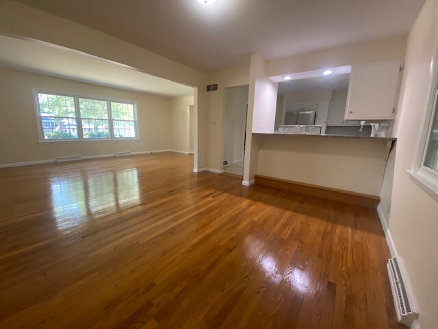 Building Photo - 220 Garland Dr