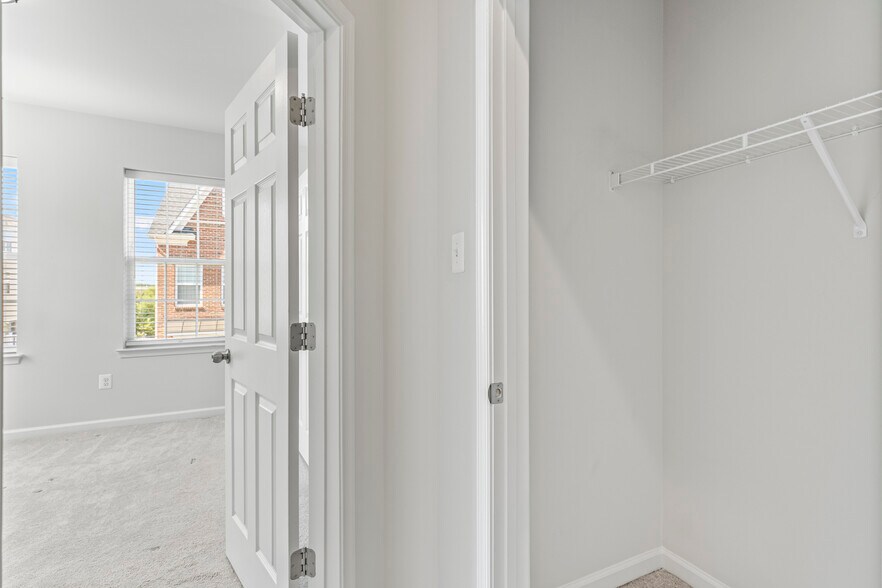 Extra Hallway Closet - 7125 Rowlock Aly