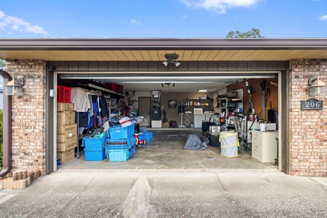 Building Photo - 206 Cedar Ridge Way