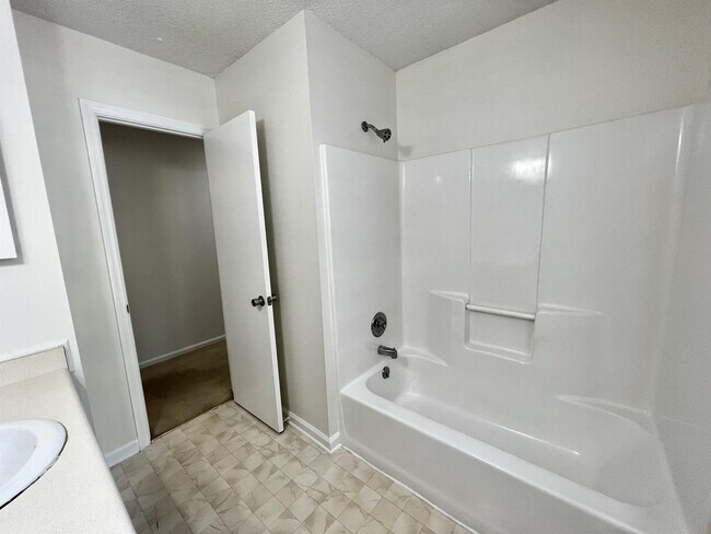 Building Photo - 954 Oyster Cove Rd