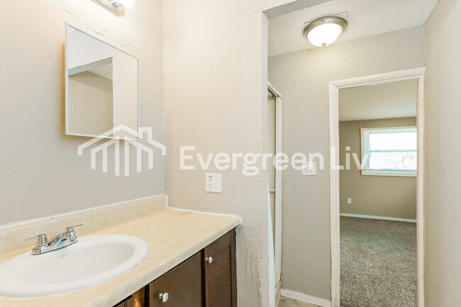 Building Photo - 13 St Benedict Ct