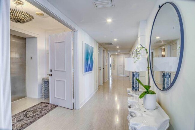 Building Photo - 570 Ocean Dr