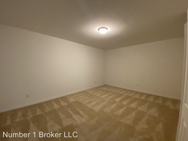 Building Photo - 8 br, 4 bath House - 681 Caterpillar Run