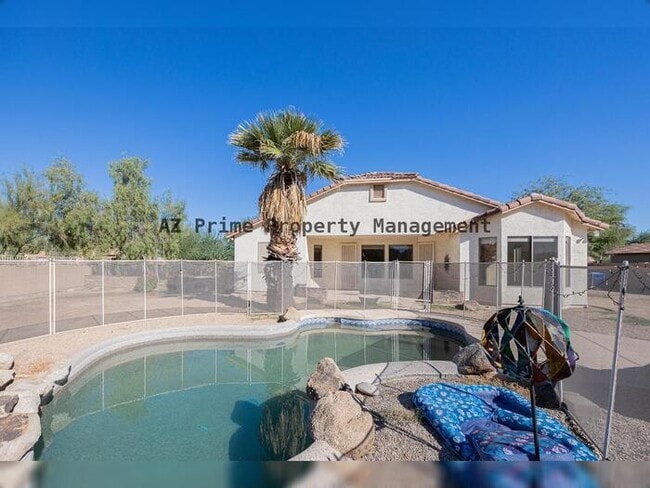 Building Photo - 2419 W Darrow St