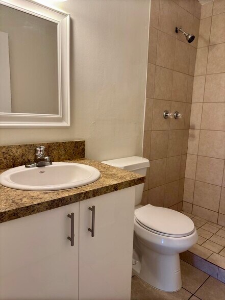 Building Photo - 230 SW 47th Ter