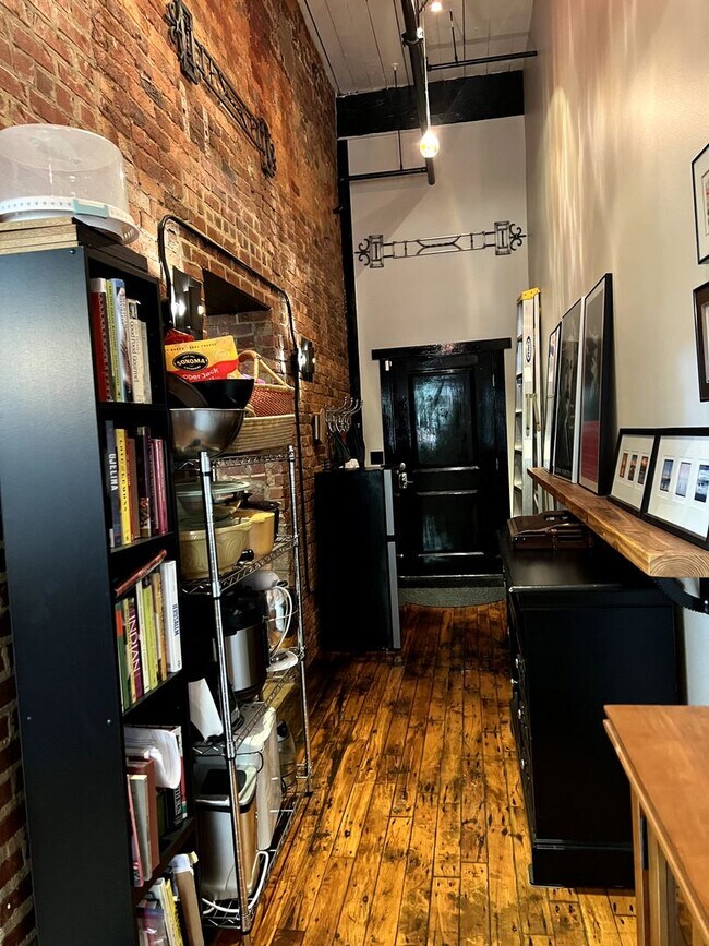 Building Photo - One-of-a-Kind 2BR Condo in Downtown Raleig...