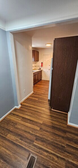 Building Photo - 213 Perrin St