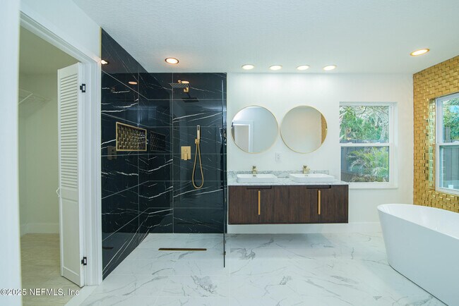 Building Photo - 111 Zoratoa Ave