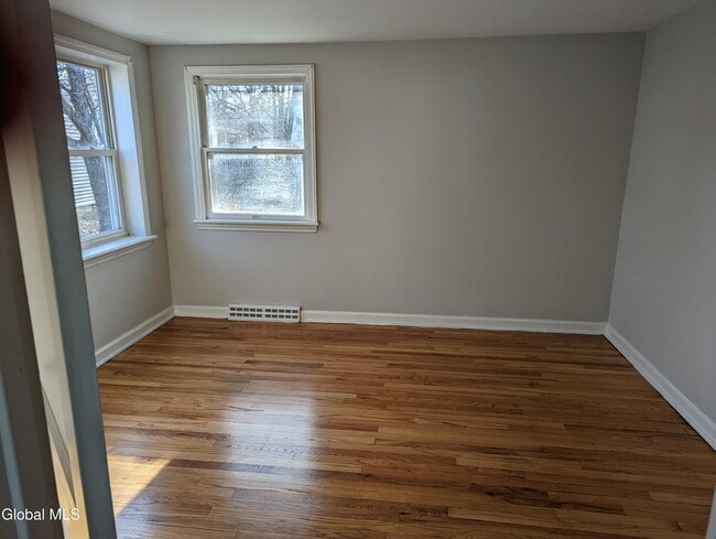 Building Photo - 73 Vly Rd