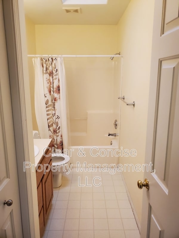 Building Photo - 3611 Berkshire St