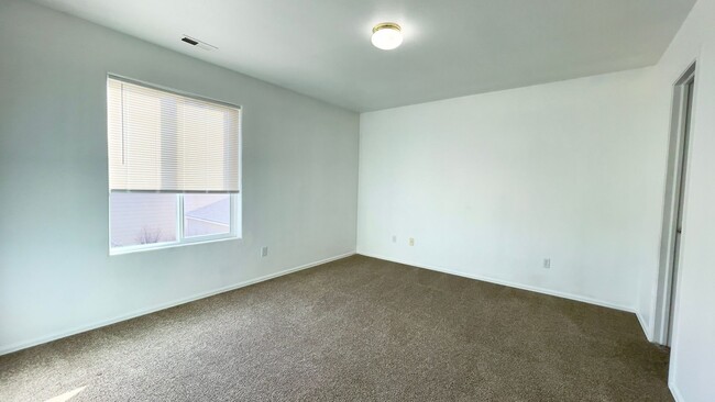 Building Photo - Upper 2 bed, 2 bath Condo on Leland