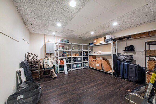 Building Photo - 3211 Circle Oaks Dr SE