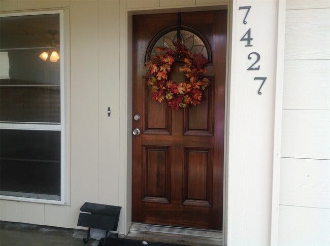 Building Photo - 7427 Tanager St