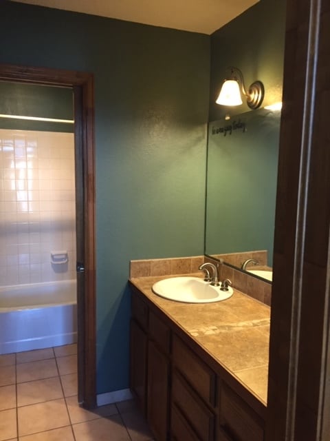 bathroom - 5725 W Atlantic Pl