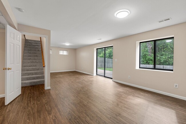 Building Photo - Omar Ct Duplex