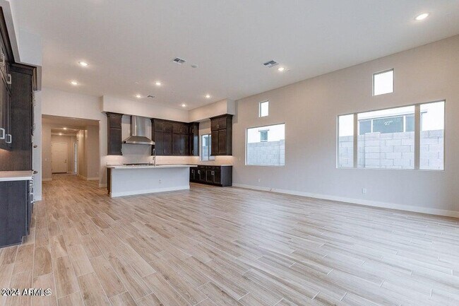 Building Photo - 21390 W Meadowbrook Ave