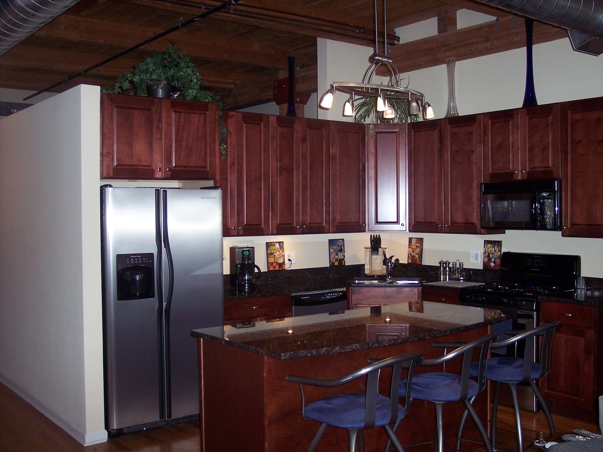 Building Photo - 2806 N Oakley Ave