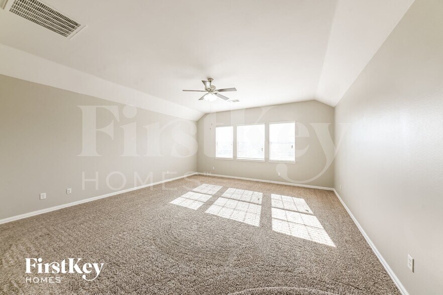 Building Photo - 3108 Silver Creek Dr