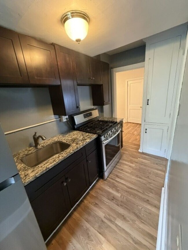 Building Photo - 256 Mabrick Ave