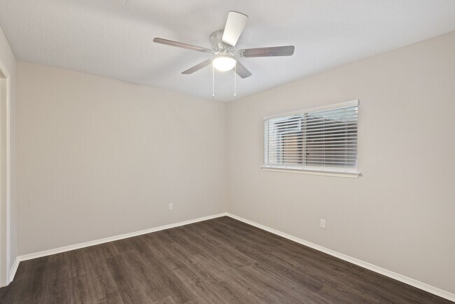 Building Photo - 2411 Cypressvine Dr