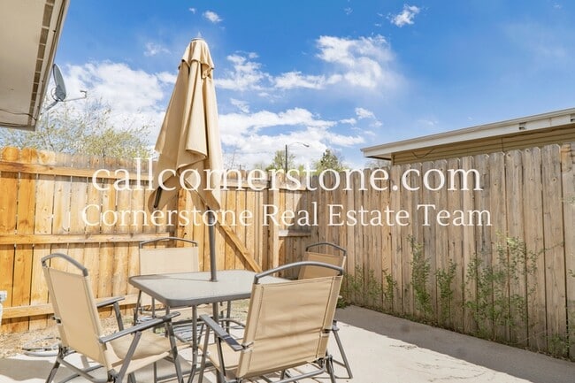 Building Photo - 940 S Arcadia St