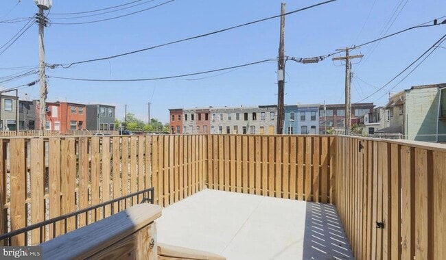 Building Photo - 901 N Montford Ave