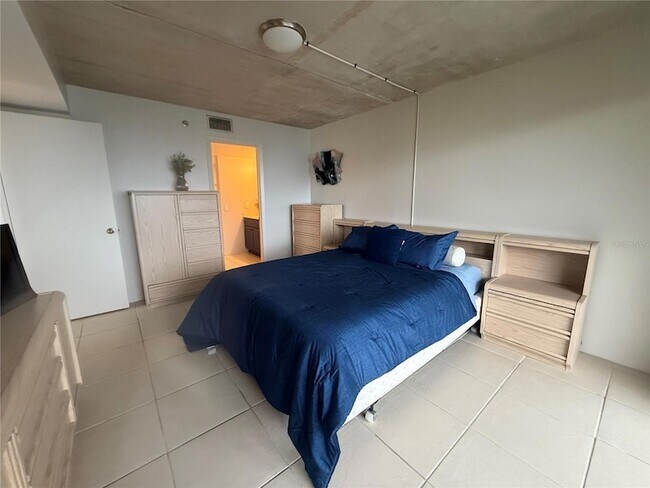 Building Photo - 6009 Sea Ranch Dr