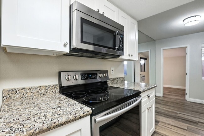 Building Photo - 1115 N 84th Pl