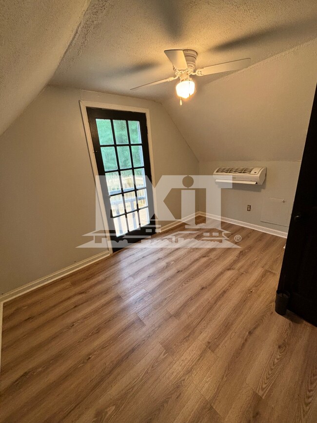 Building Photo - Charming 3 Bed 1.5 Bath Home in Bracey, VA