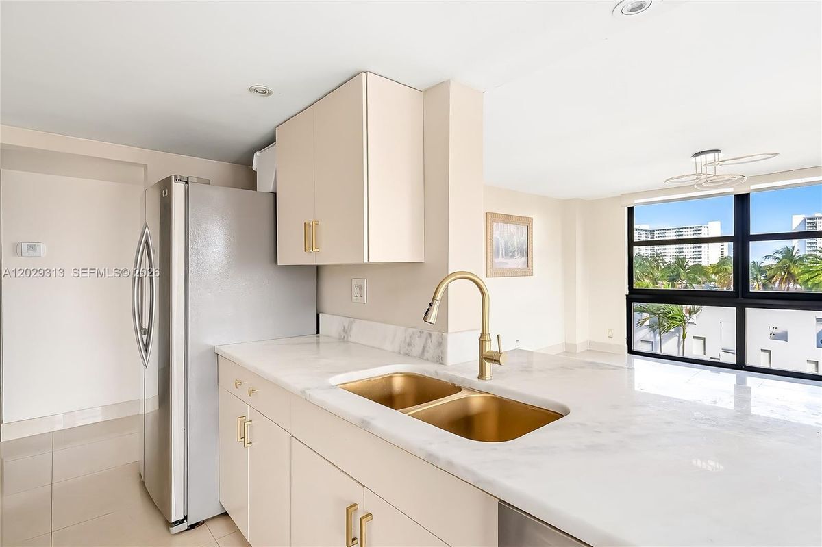 Building Photo - 3031 N Ocean Blvd