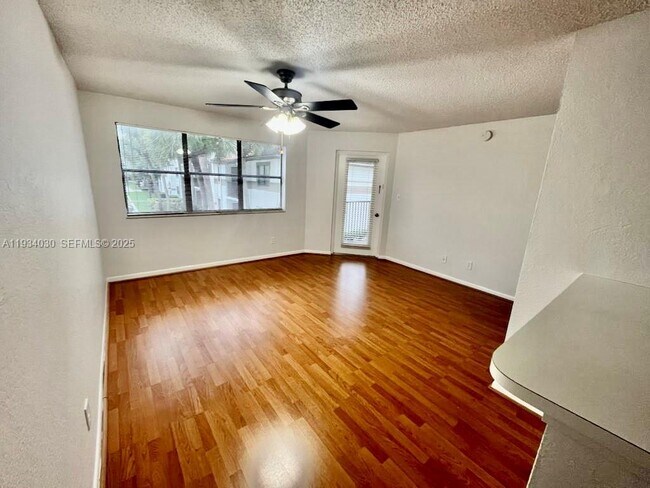 Building Photo - 540 S Park Rd